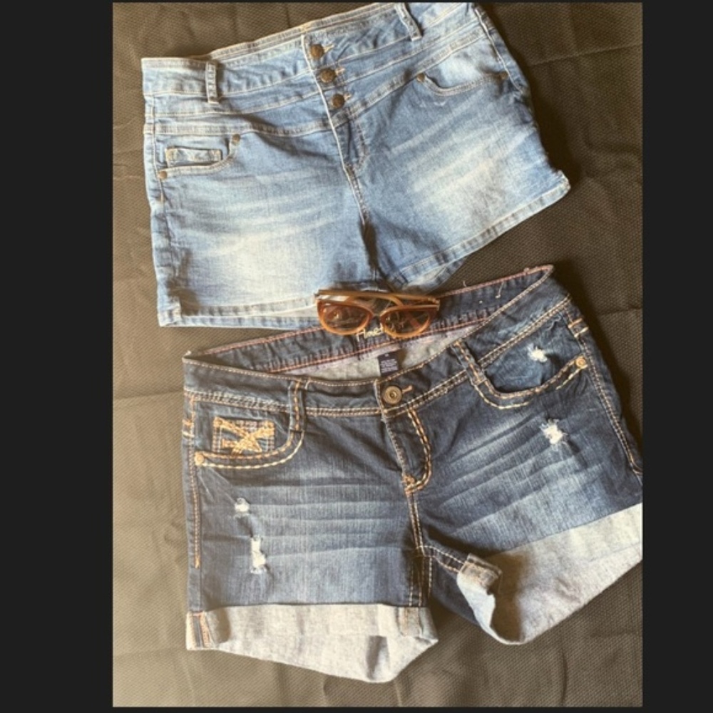 Shorts - Picture 4 of 4